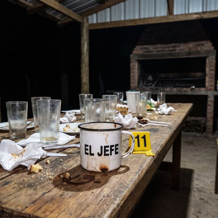 Taza que dice El Jefe en la mesa del quincho